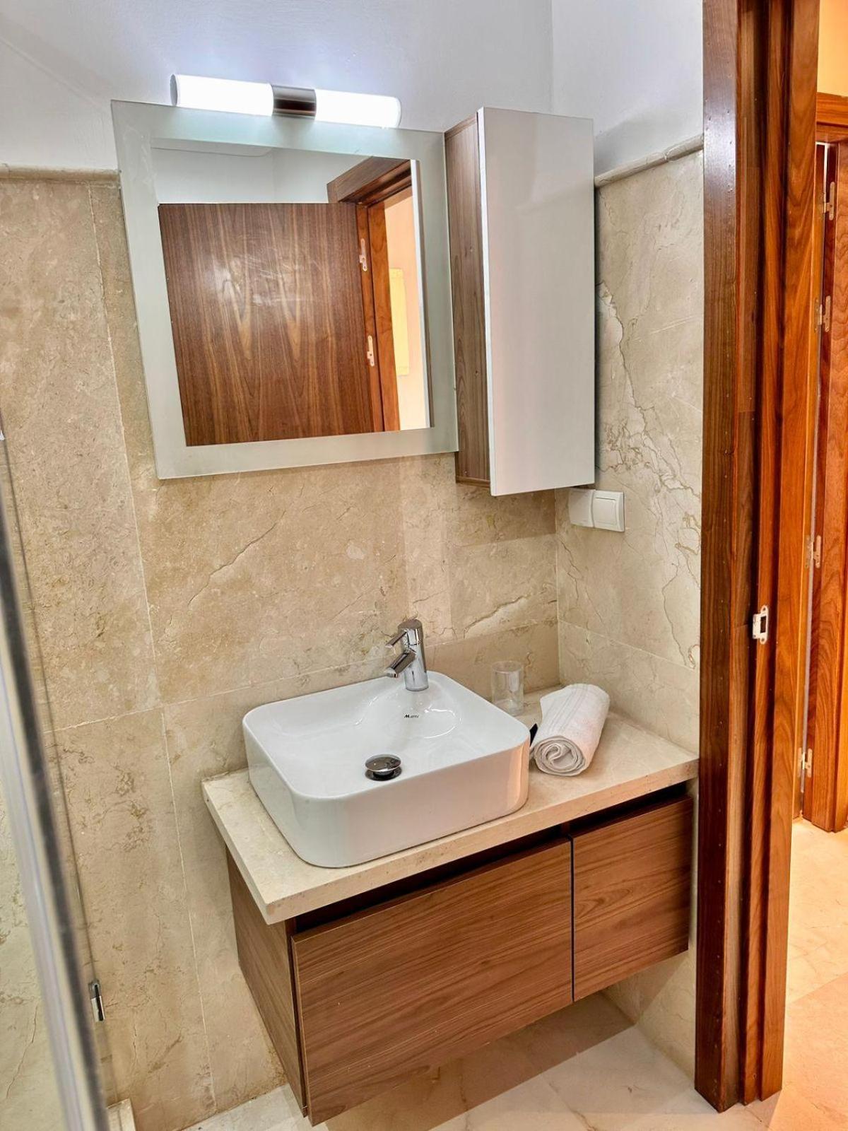 Appartement Luxueux Avec Piscine 10 Minutes Du Centre Ville Marrakesh Extérieur photo